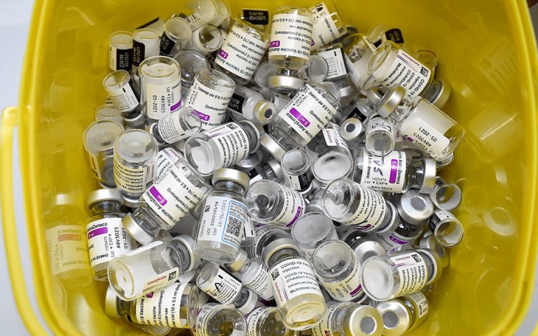 Βρετανία: Η κυβέρνηση δεν έχει εμποδίσει τις εξαγωγές εμβολίων