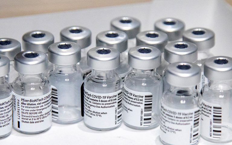 Πιθανή συνεργασία για τα εμβόλια συζήτησαν Μακρόν και Μέρκελ με Πούτιν