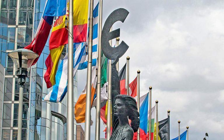 Ευρωζώνη: «Mπαζούκας» ανάπτυξης ισχύος 840 δισ. ευρώ