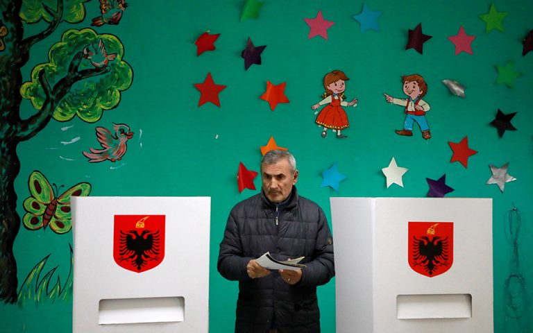 Αλβανικές εκλογές σήμερα με… ευρώ, λάδι και μακαρόνια