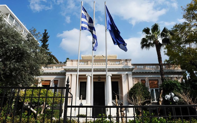 Μαξίμου: Η διπλή στρατηγική έναντι ΣΥΡΙΖΑ και ΚΙΝΑΛ
