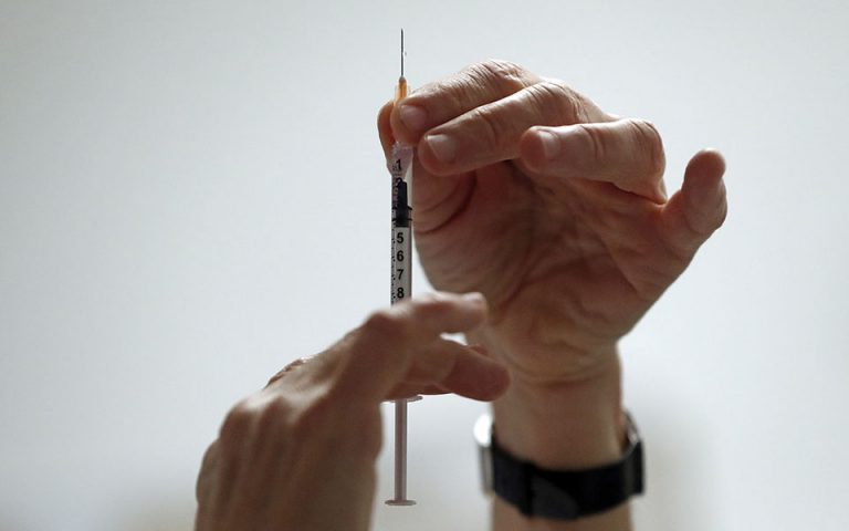 Εξαδάκτυλος: Με τον εμβολιασμό θα αποκλειστεί το τέταρτο κύμα κορωνοϊού