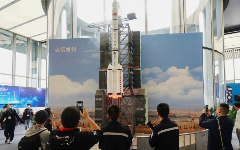 H Κίνα έθεσε σε τροχιά ρομπότ ικανό να συλλέγει διαστημικά σκουπίδια