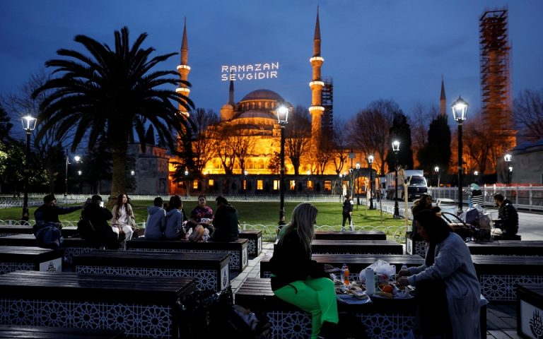 Η Τουρκία ίσως χάσει 500.000 τουρίστες λόγω περιορισμού πτήσεων από Ρωσία