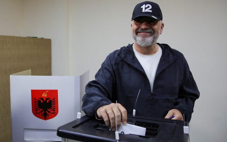 Αλβανία: Οριακή αυτοδυναμία για Έντι Ράμα δείχνει exit poll