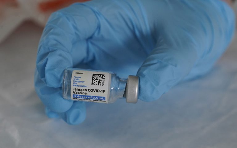 CDC: Ερευνάται εάν το εμβόλιο της Johnson & Johnson έχει περαιτέρω σοβαρές παρενέργειες