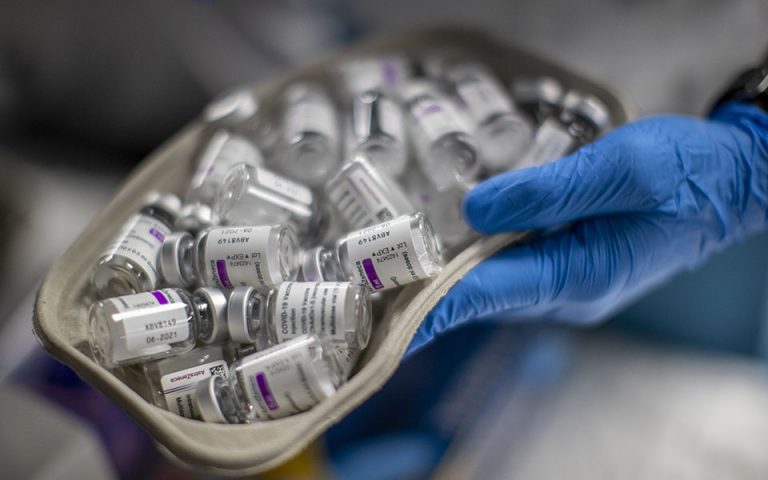 Εμβόλιο AstraZeneca: Συνεχείς ακυρώσεις ραντεβού – Τι λένε στην «Κ» γιατροί και φαρμακοποιοί
