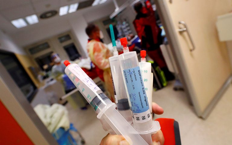 Η Βαυαρία θα εξοιμοιώνει τους εμβολιασμένους με όσους έχουν κάνει αρνητικά τεστ