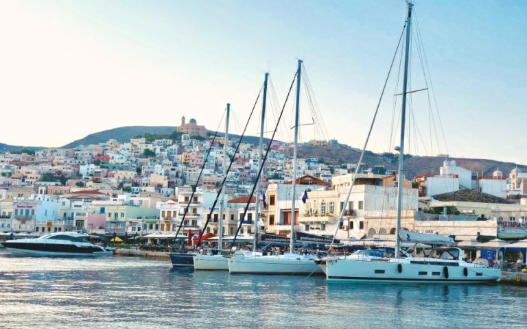 Το Spiegel προτείνει επτά νησιά για διακοπές στην Ελλάδα μετά την άρση της επταήμερης καραντίνας
