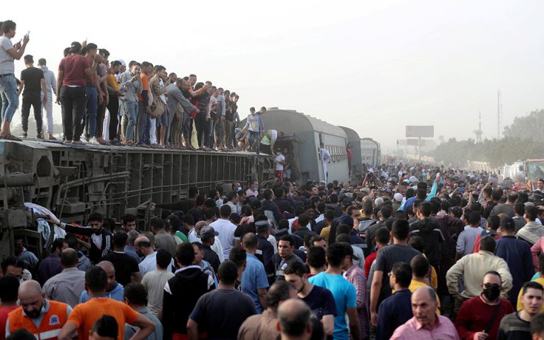 Εκτροχιασμός τρένου με τουλάχιστον 11 νεκρούς στην Αίγυπτο