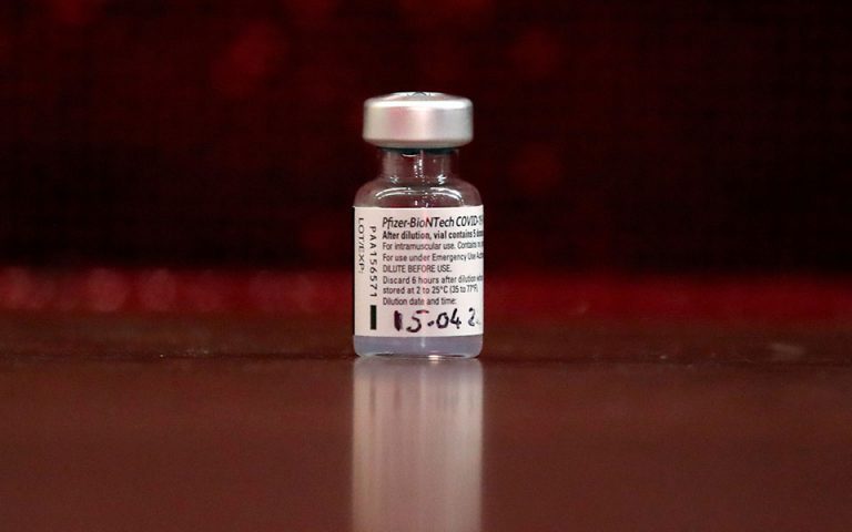Θεμιστοκλέους: Ανοίγει τον Μάιο η πλατφόρμα για τον εμβολιασμό των 40άρηδων
