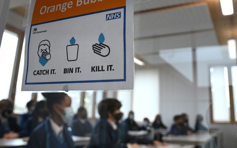 Αγγλία: Η επόμενη χαλάρωση των μέτρων «δεν θα επιβαρύνει το NHS»