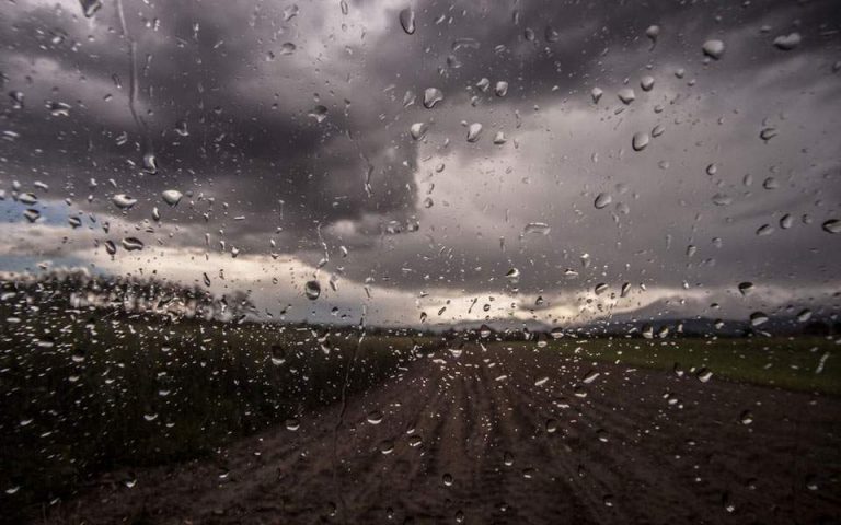 Καιρός: Τοπικές βροχές, ισχυροί άνεμοι και αφρικανική σκόνη