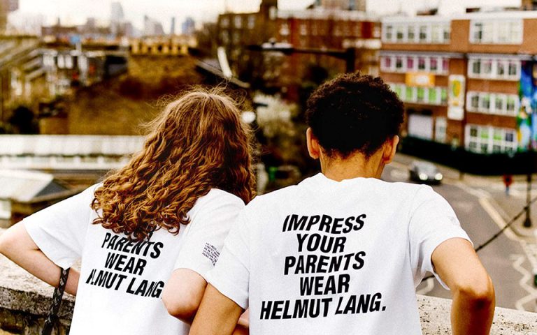 Αναβιώνει το λογότυπο «Impress your parents» ο οίκος Helmut Lang