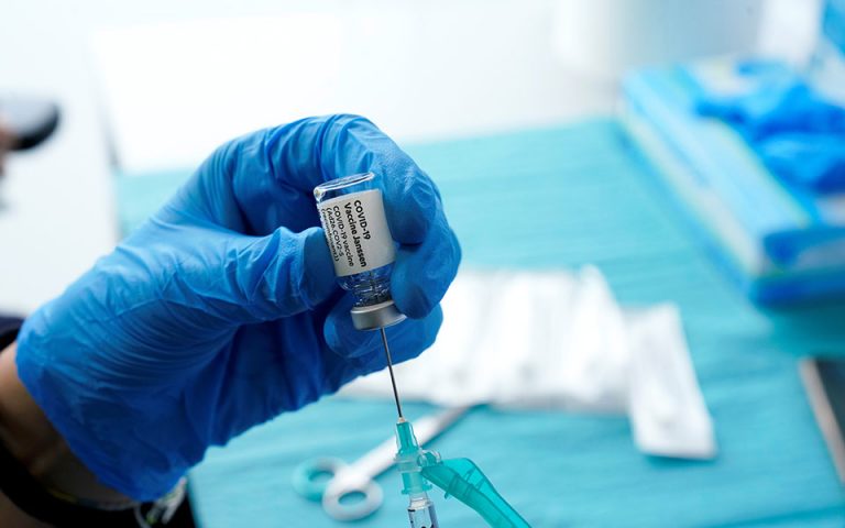 «Ξεπάγωμα» των εμβολιασμών με Johnson & Johnson εξετάζουν οι ΗΠΑ