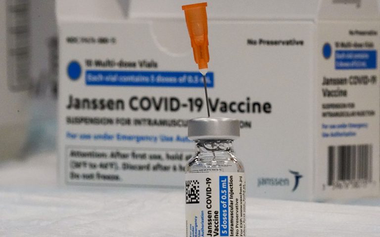 Johnson & Johnson: Τις πρώτες 33.600 δόσεις του εμβολίου παραλαμβάνει σήμερα η χώρα μας
