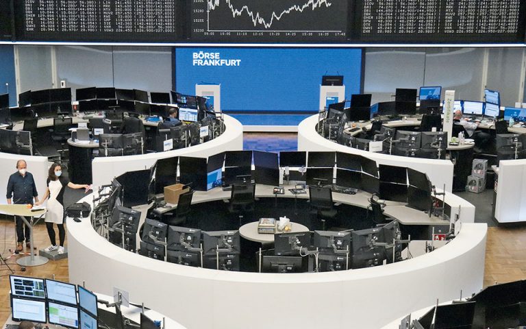 Μικρή πτώση στην Ευρώπη εξαιτίας απωλειών της UBS
