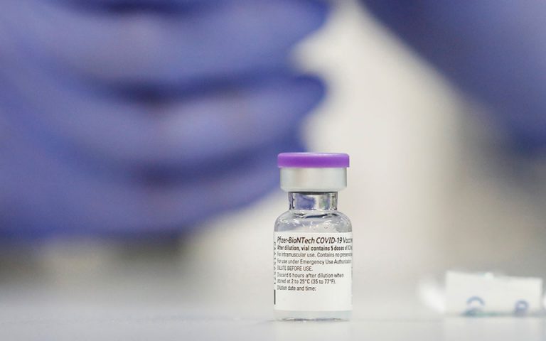 Pfizer: «Φρένο» στη μεταφορά εμβολίων στο Ισραήλ λόγω εκκρεμότητας στις πληρωμές