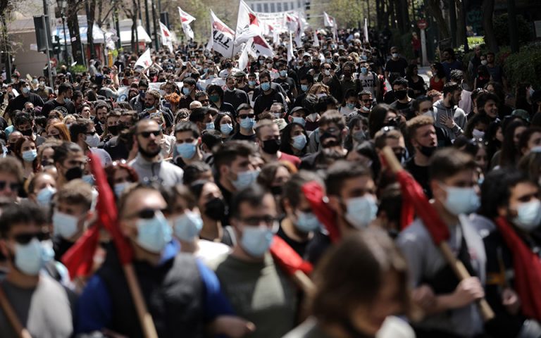 Πανεκπαιδευτικό συλλαλητήριο στο κέντρο της Αθήνας (φωτογραφίες)