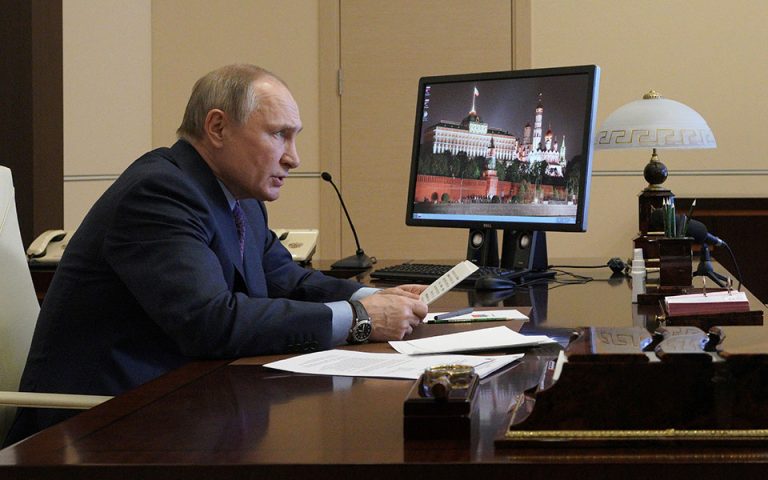 Ρωσία: Ο Πούτιν έλαβε τη δεύτερη δόση ρωσικού εμβολίου
