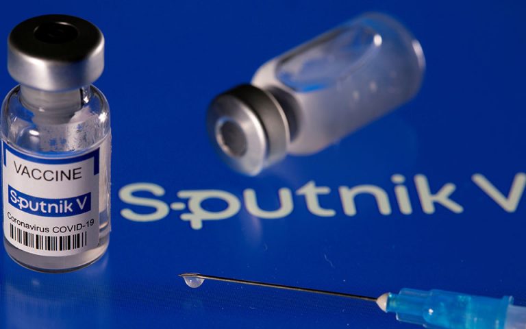 Εμβόλια Covid-19: Μικτό εμβολιασμό με Sputnik και κινεζικά σκευάσματα θέλει η Μόσχα