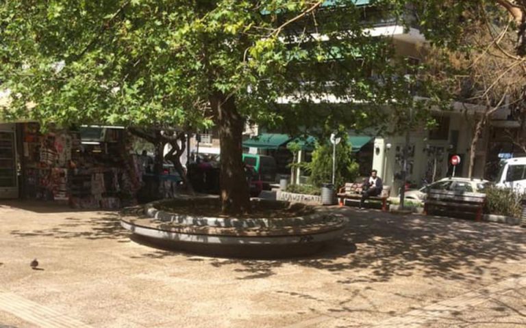 Πλατεία Βαρνάβα: Καθαρίστηκε από τα συνεργεία του δήμου Αθηναίων