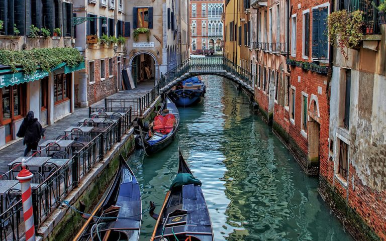 Ιταλία: Προς αλλαγή μοντέλου ο τουρισμός μετά την πτώση κατά 60%