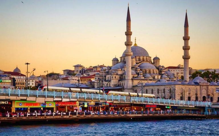 Τουρκία: Lockdown για τους πολίτες, ελευθερία για τους τουρίστες