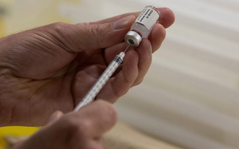 Ευρωπαϊκός Οργανισμός Φαρμάκων: Στο μικροσκόπιο ο θάνατος γυναίκας μετά τον εμβολιασμό της με J&J