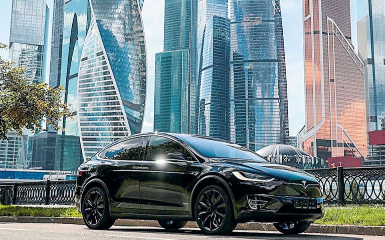 Η Tesla «παγώνει» τα σχέδια αύξησης παραγωγής στη Σαγκάη