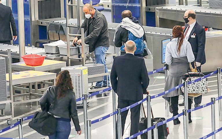 Τα αεροδρόμια περιμένουν τους τουρίστες