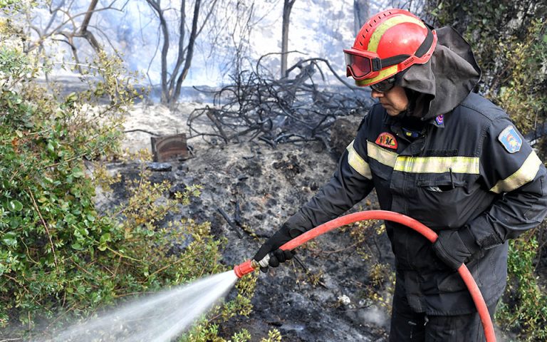 Από αμέλεια η πυρκαγιά στα Γεράνεια Ορη – Μάχη για τρίτο 24ωρο