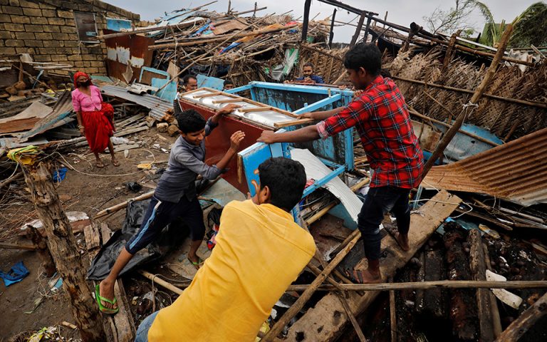 Νέος κυκλώνας απειλεί την Ινδία μετά τον φονικό Τοκάτε
