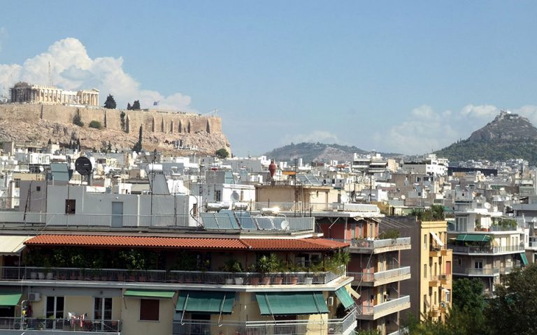 Σε ποιες γειτονιές της Αθήνας βυθίστηκε η Airbnb και πού άντεξε