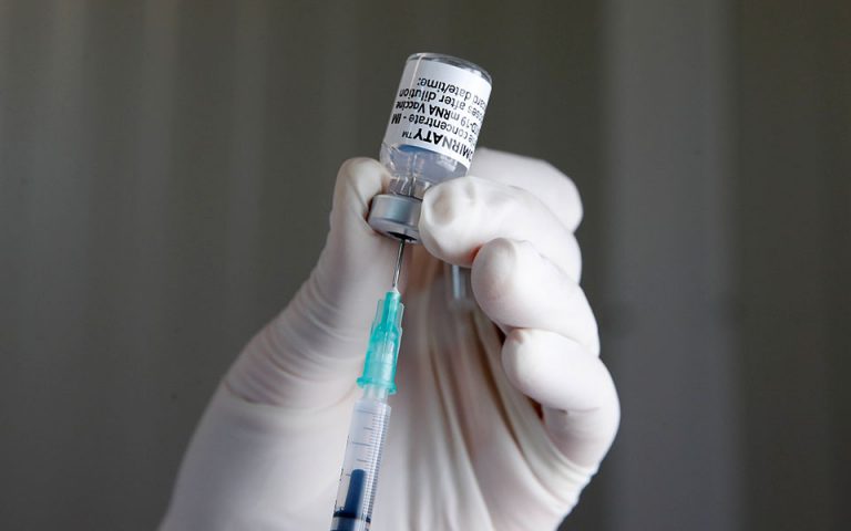 Πάνω από 4.615.000 εμβολιασμοί έως σήμερα – 3 εκατ. με μια δόση