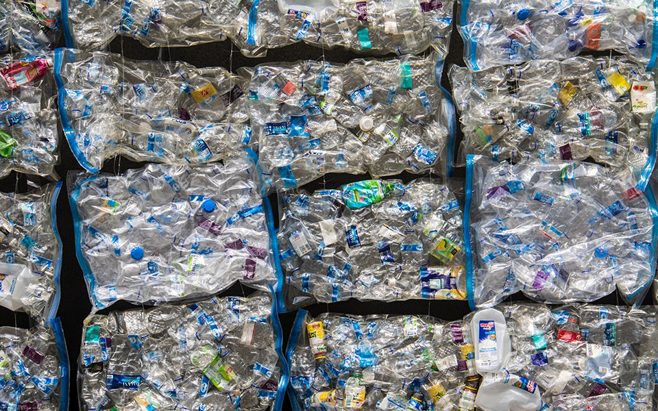 πλαστικά-απορρίμματα-η-ανακύκλωση-δε-561364465