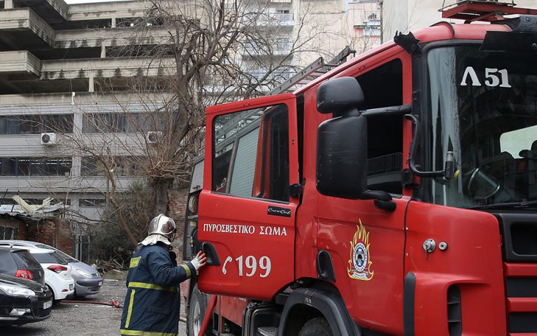 Υπό μερικό έλεγχο η πυρκαγιά σε αλσύλλιο στην Αργυρούπολη