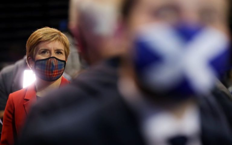 Σκωτία: Οι αυτονομιστές κερδίζουν την πλειοψηφία και προκαλούν τον Τζόνσον