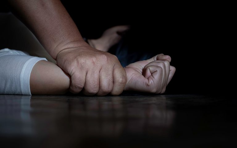 Κάτω Πετράλωνα: Σεσημασμένος ο φερόμενος ως δράστης του βιασμού της 50χρονης