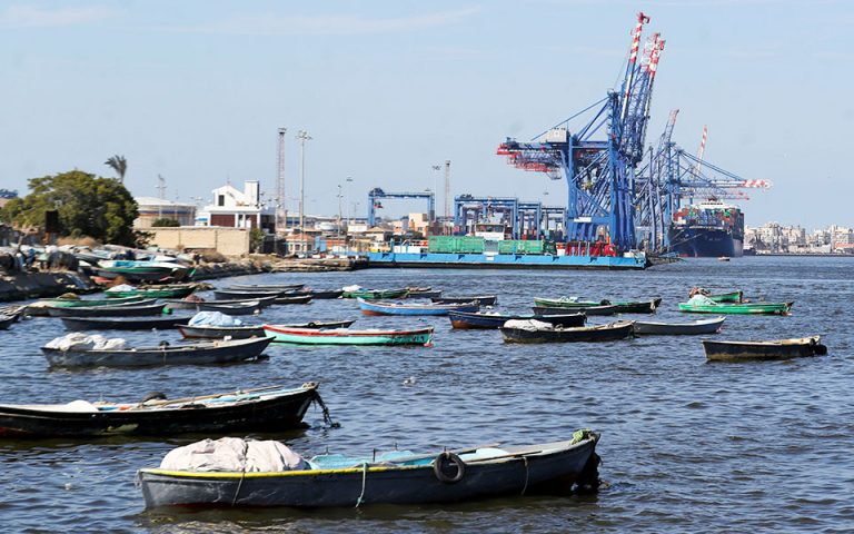 Σουέζ: Προσάραξη πλοίου μεταφοράς εμπορευματοκιβωτίων – Ομαλή η κίνηση στη Διώρυγα