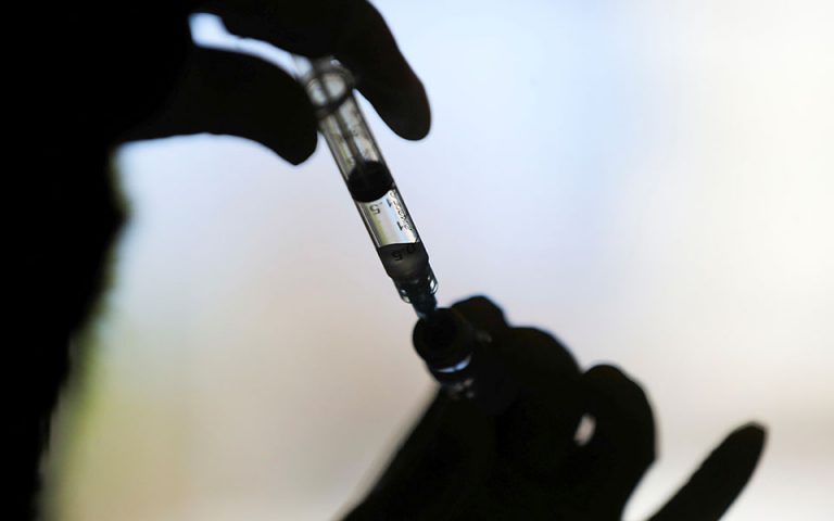 ΗΠΑ: Ξεπεράστηκε το όριο του 50% των ενηλίκων, που έχουν πλήρως εμβολιαστεί