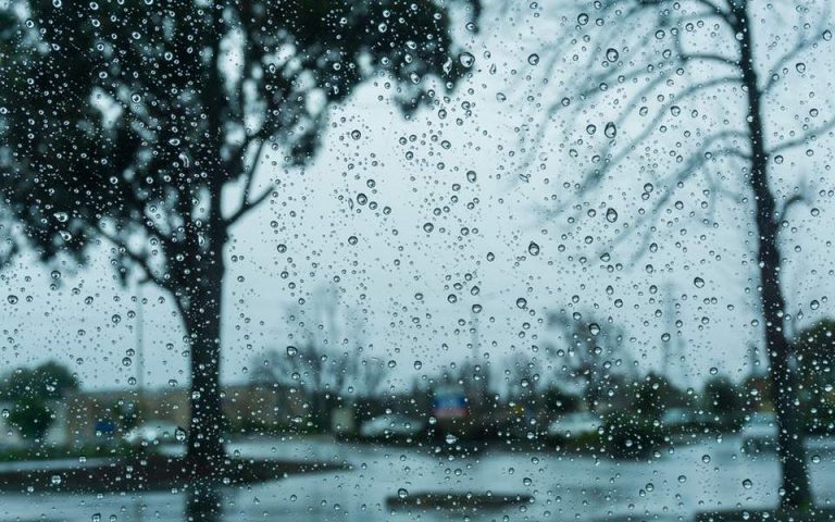 Καιρός: Ατμοσφαιρική διαταραχή φέρνει βροχές και σποραδικές καταιγίδες
