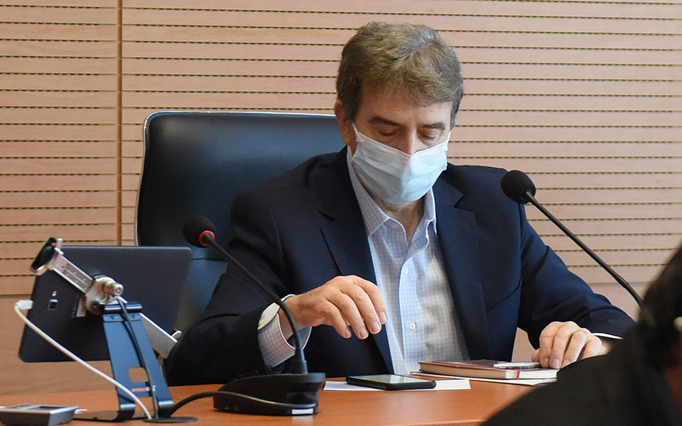 Φάκελο με στοιχεία για το οργανωμένο έγκλημα παρέδωσε ο Μ. Χρυσοχοΐδης στον εισαγγελέα του Αρείου Πάγου