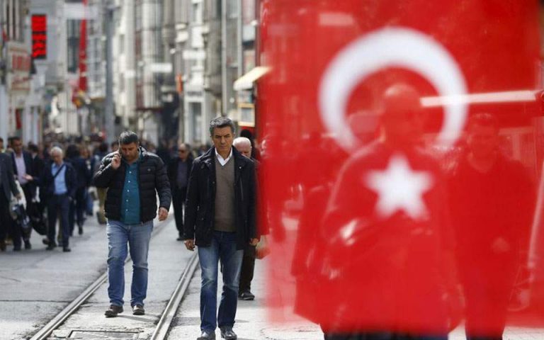 Τουρκία: Οι βιομήχανοι προειδοποιούν τον Ερντογάν
