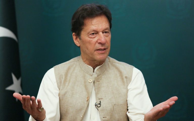 Οργή για τον Πακιστανό πρωθυπουργό: «Τα θύματα βιασμού ήταν ελαφρά ντυμένα»