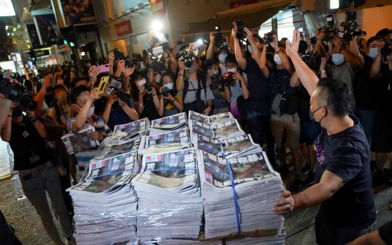 Χονγκ Κονγκ: Ακόμη μία σύλληψη δημοσιογράφου για λόγους «εθνικής ασφαλείας»