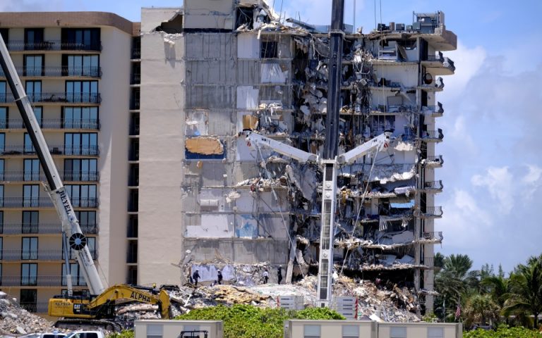 Κατάρρευση κτιρίου στη Φλόριντα: Ανεβαίνει ο αριθμός των θυμάτων – 151 οι αγνοούμενοι
