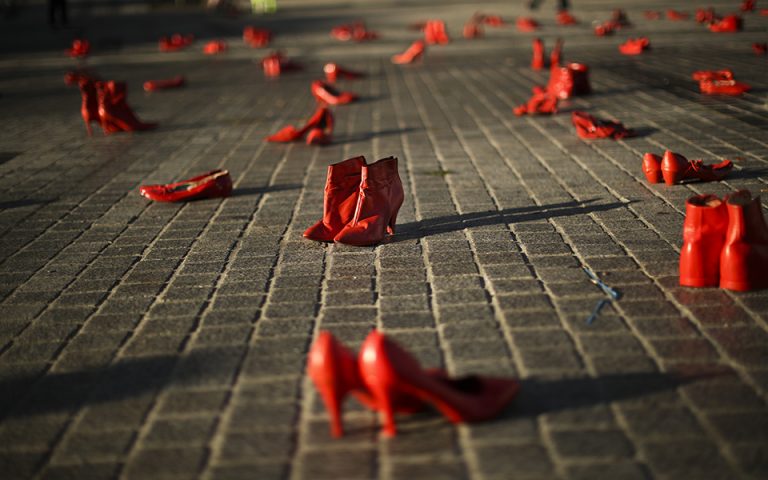 Αυξήθηκαν οι γυναικοκτονίες στην Ευρώπη μετά την άρση των lockdown