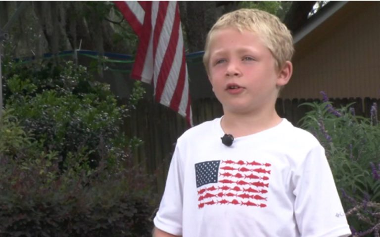 ΗΠΑ: Επτάχρονος κολυμπά μία ώρα και σώζει τον πατέρα και την αδελφή του (βίντεο)