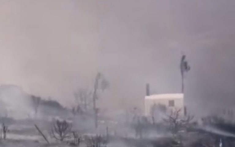 Πάρος: Μαίνεται η φωτιά, ενισχύονται οι δυνάμεις της πυροσβεστικής (βίντεο)